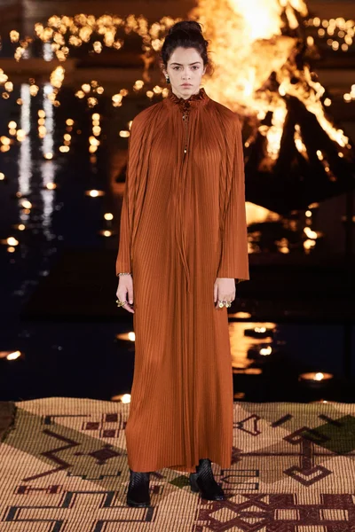 Look 30